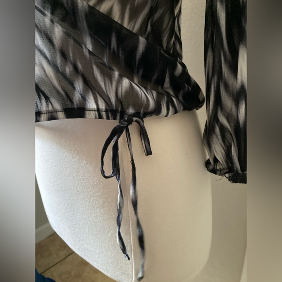 ❗️5X$30❗️ INC International Concepts Women's  Printed Tie Waist Blouse - Picture 3 of 6